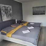 Zale * Zára